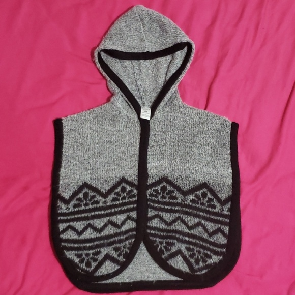 Poncho - Picture 1 of 5